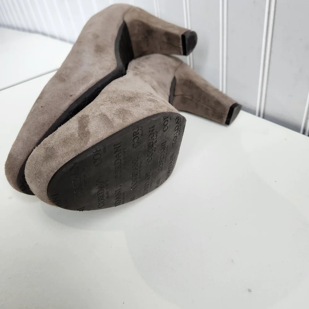 cordani Women's Slip-On Pump Heel size 7.5